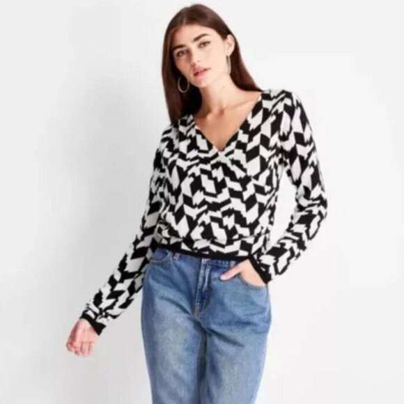 NWOT Future Collective Black & White Geometric Wrap Sweater Wardrobe Staple - Picture 3 of 9